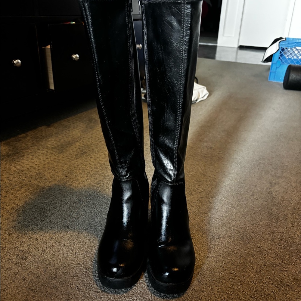 Soda Black Heeled Knee-High Boots